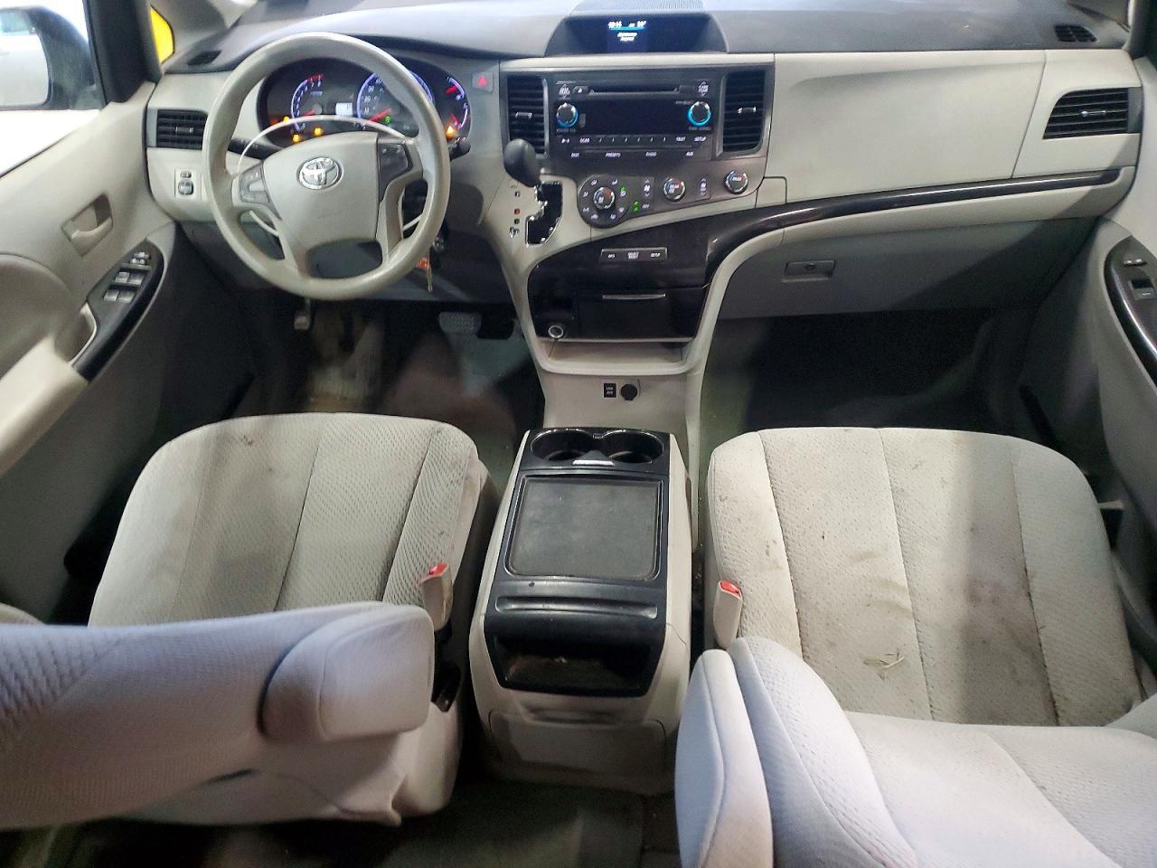 2012 TOYOTA SIENNA