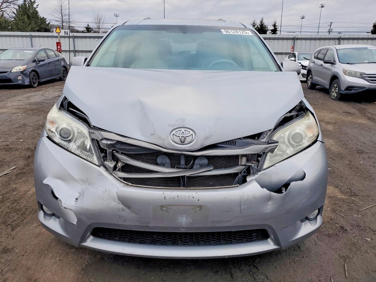 2013 TOYOTA SIENNA