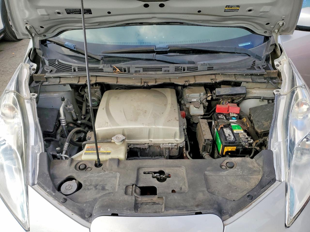 2016 NISSAN LEAF