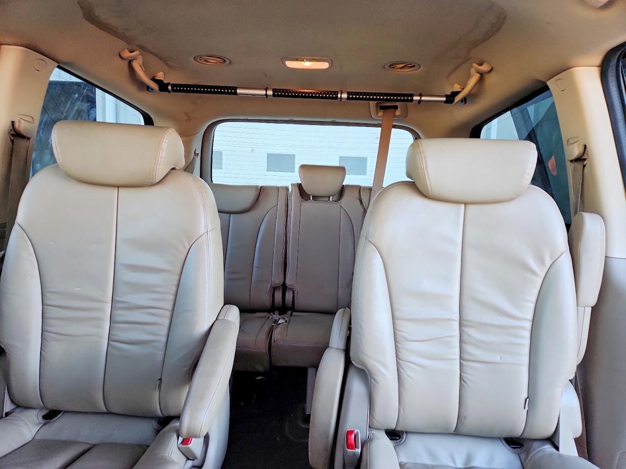2008 HYUNDAI Entourage