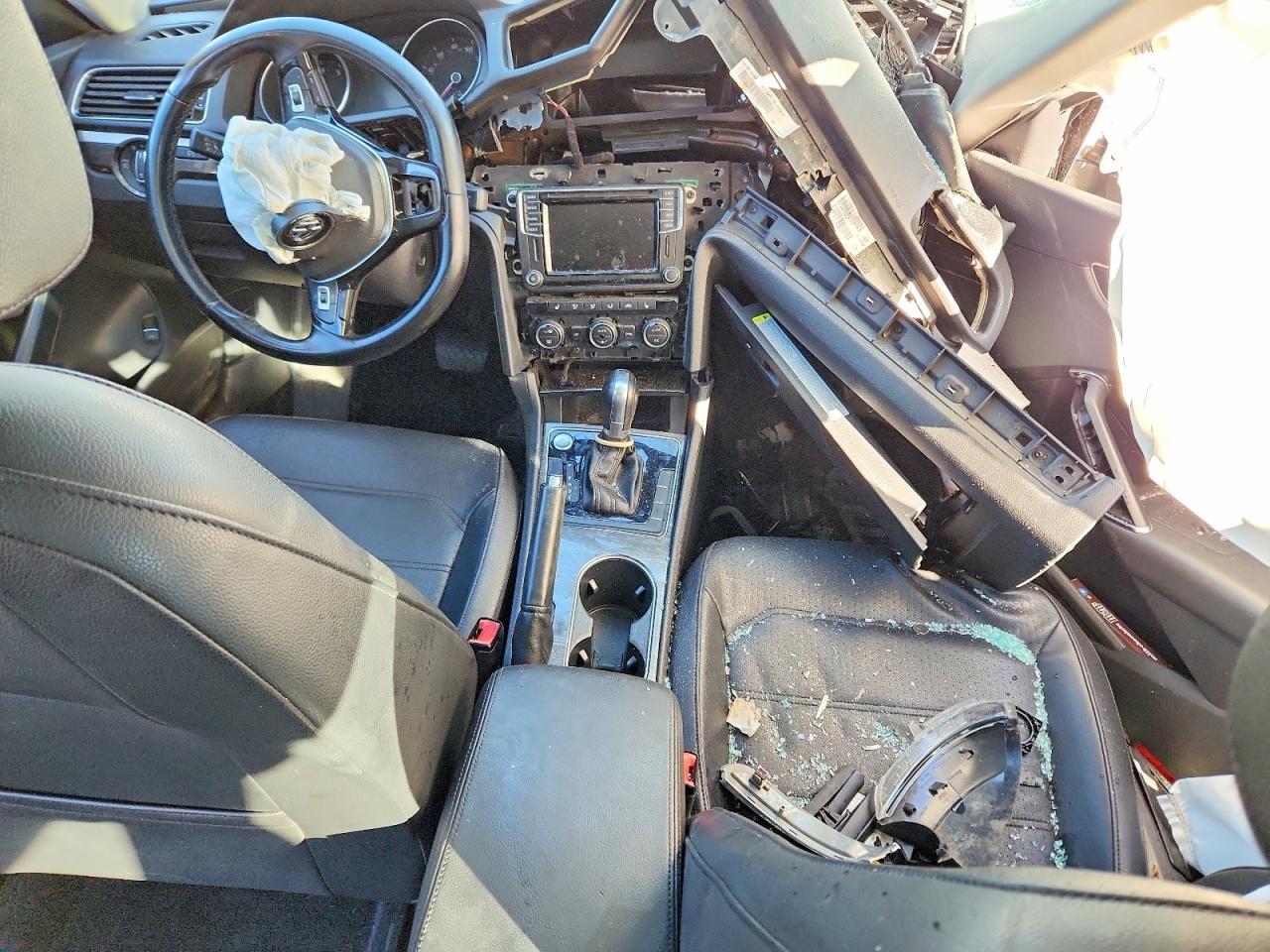 2017 VOLKSWAGEN Passat
