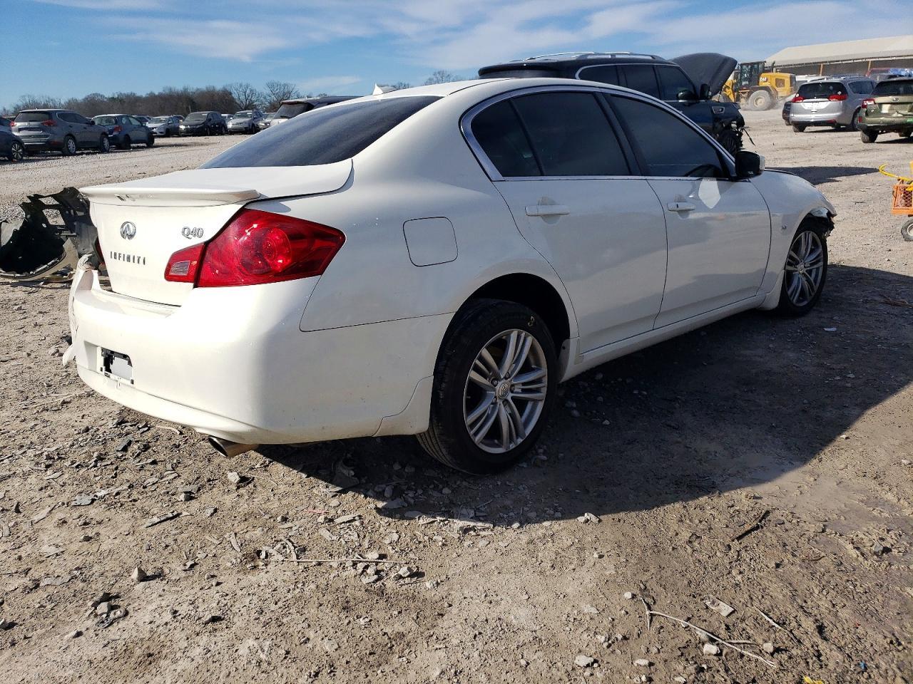 2015 INFINITI Q40