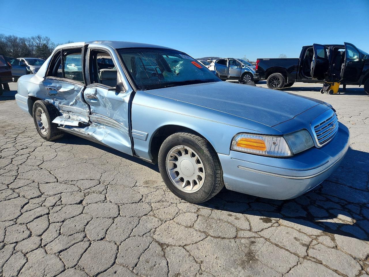 2000 FORD Crown Victoria