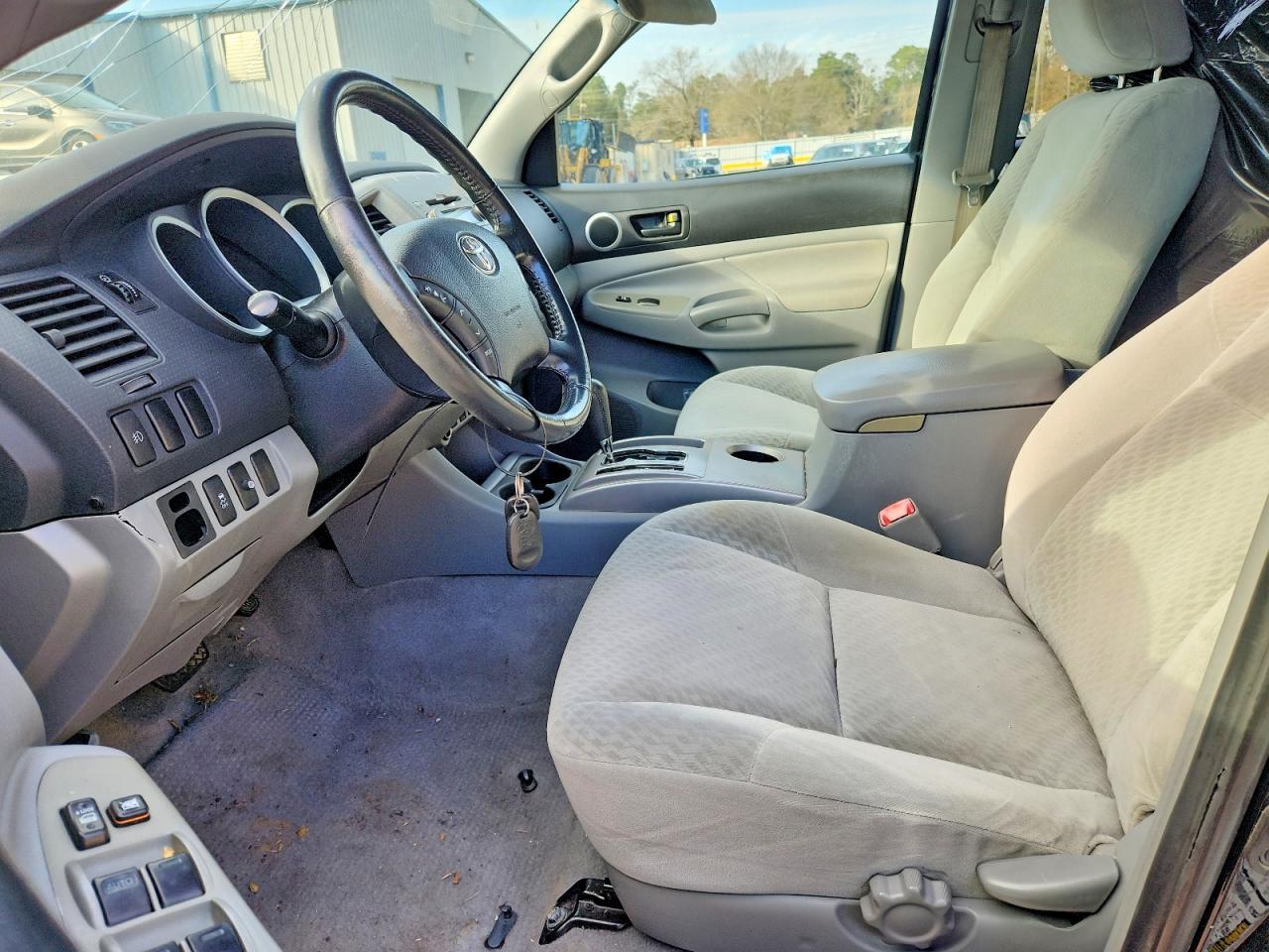 2011 TOYOTA TACOMA
