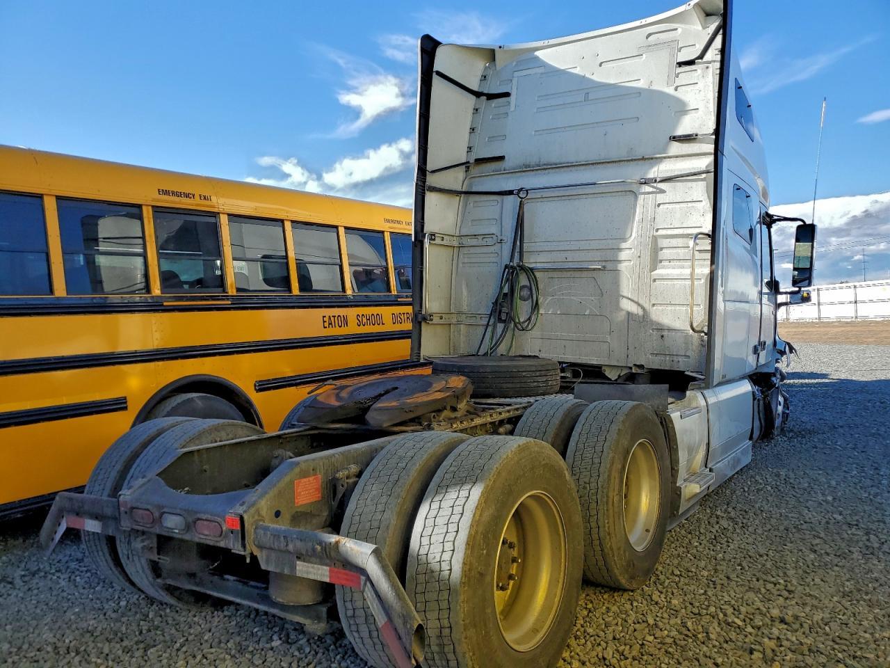 2024 VOLVO VNL