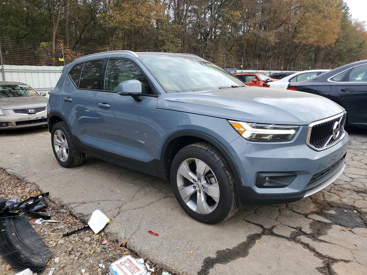 2021 VOLVO XC40