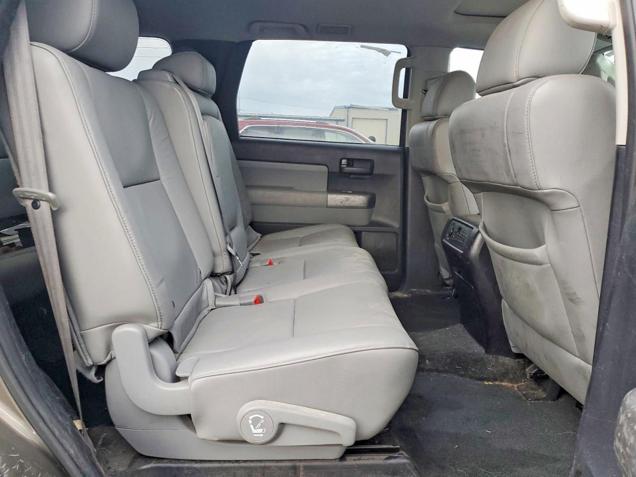 2016 TOYOTA Sequoia