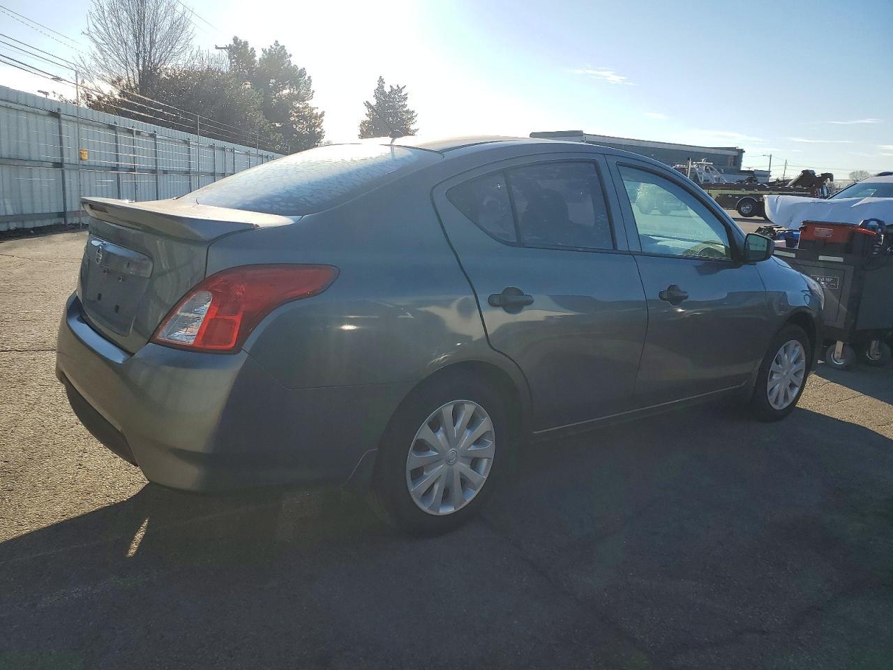 2016 NISSAN VERSA