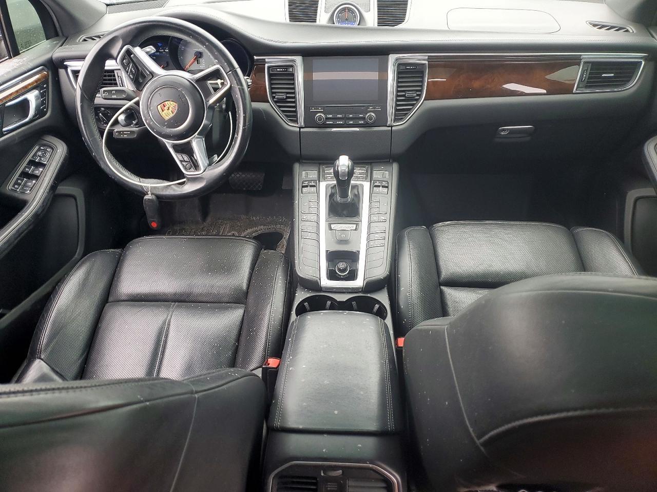 2018 PORSCHE Macan