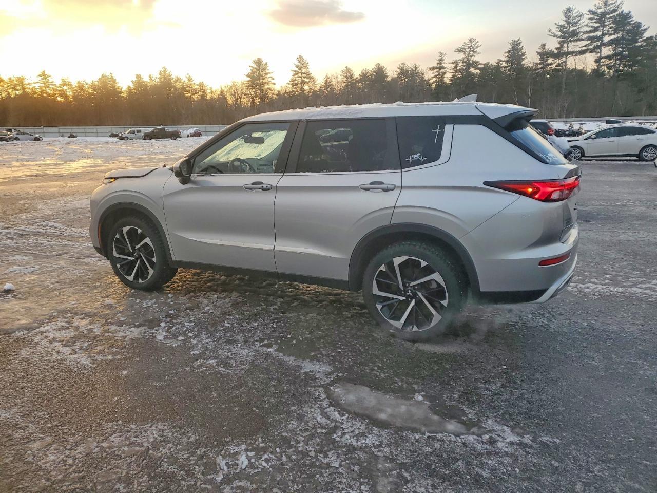 2022 MITSUBISHI outlander