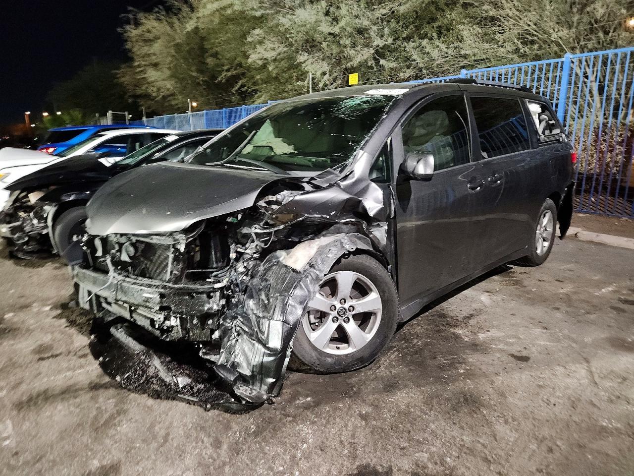 2018 TOYOTA SIENNA