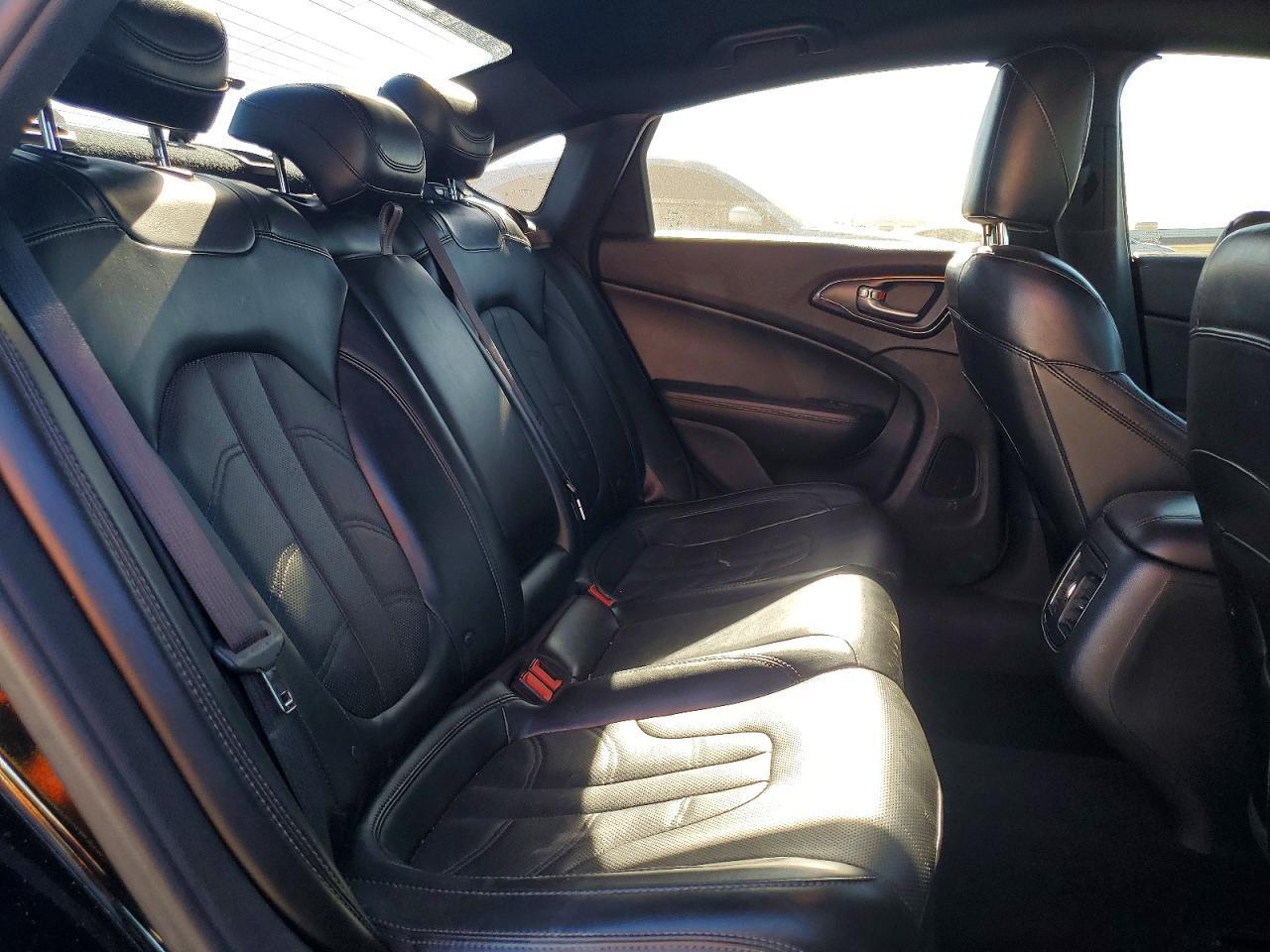 2016 CHRYSLER 200
