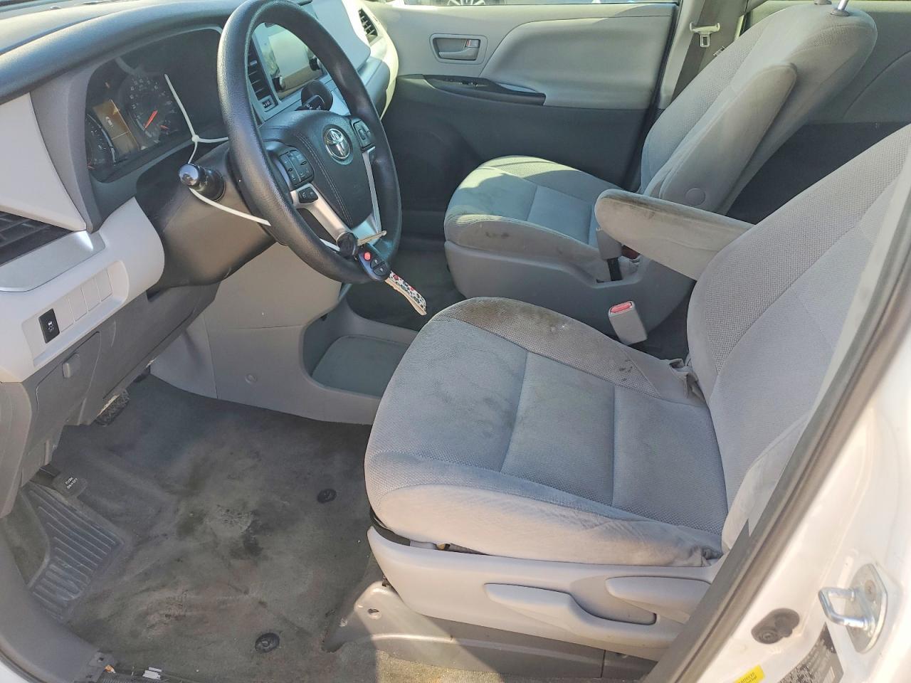 2017 TOYOTA SIENNA