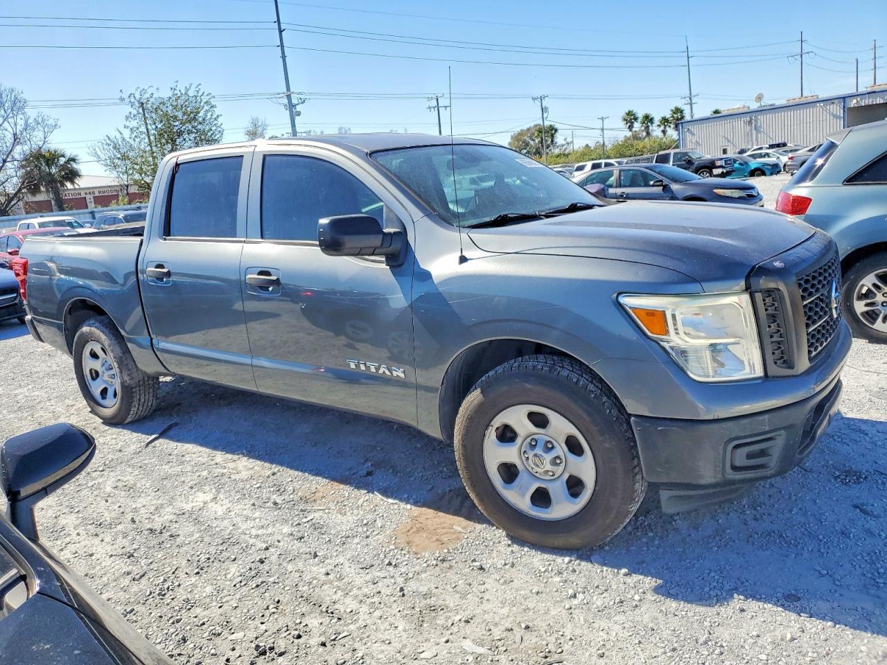 2017 NISSAN Titan