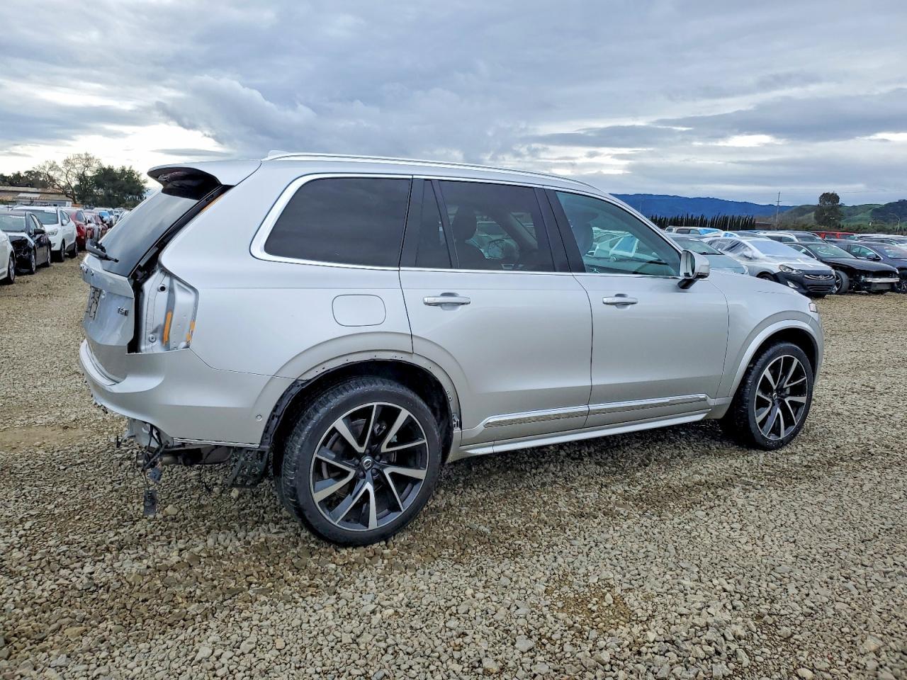 2018 VOLVO XC90