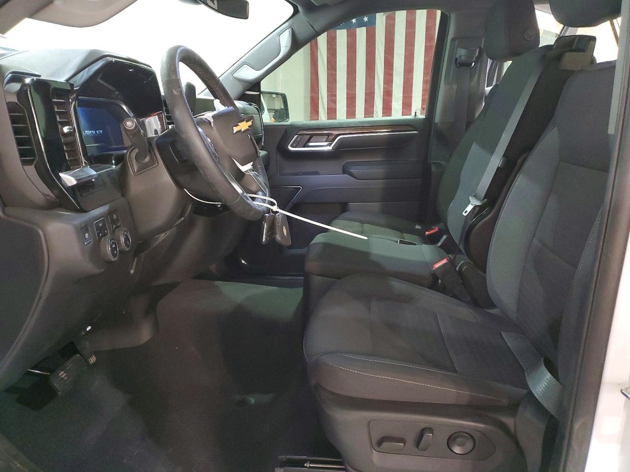 2024 CHEVROLET Silverado