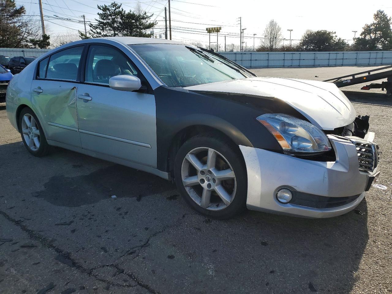 2005 NISSAN Maxima