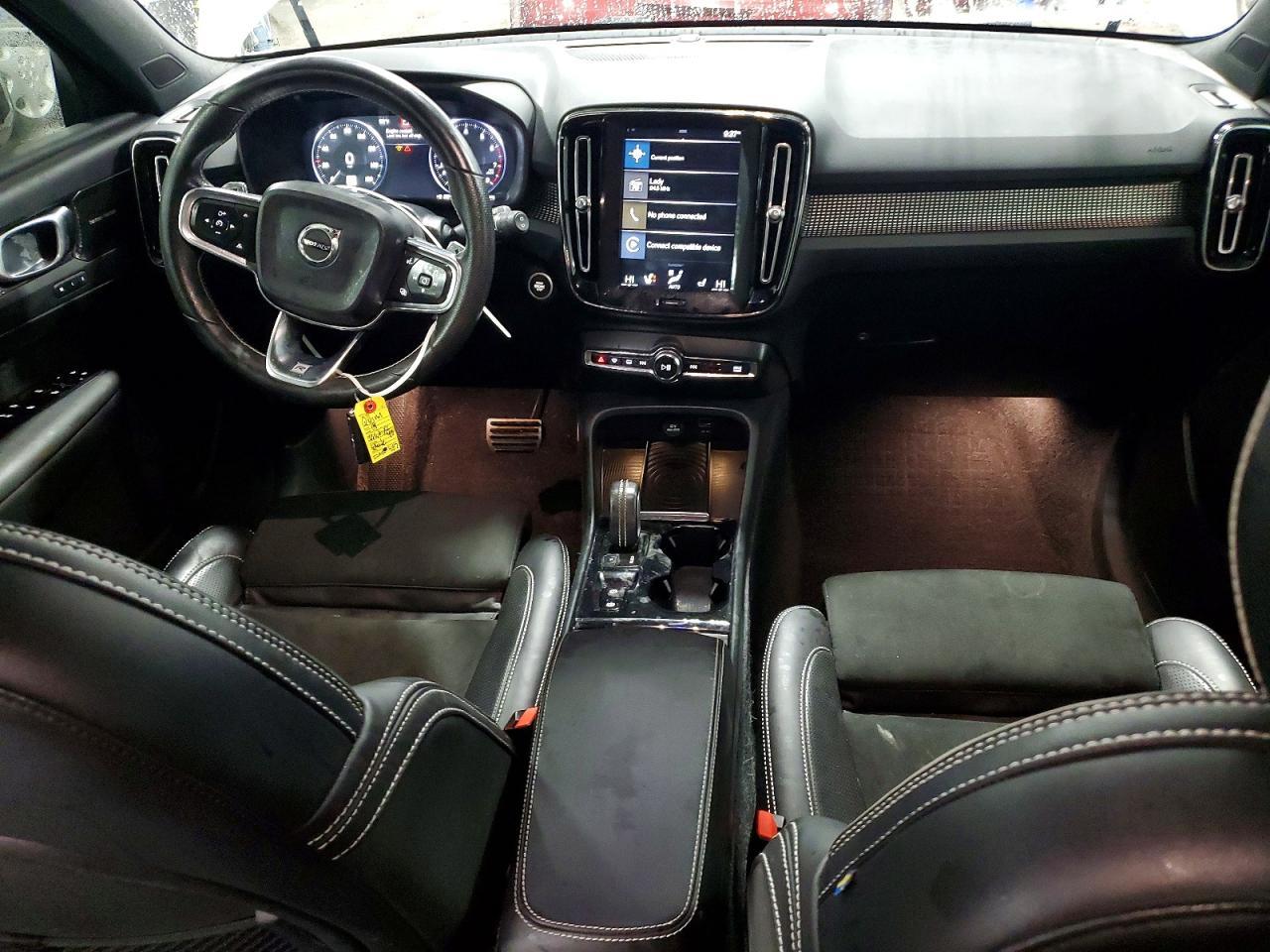 2019 VOLVO XC40
