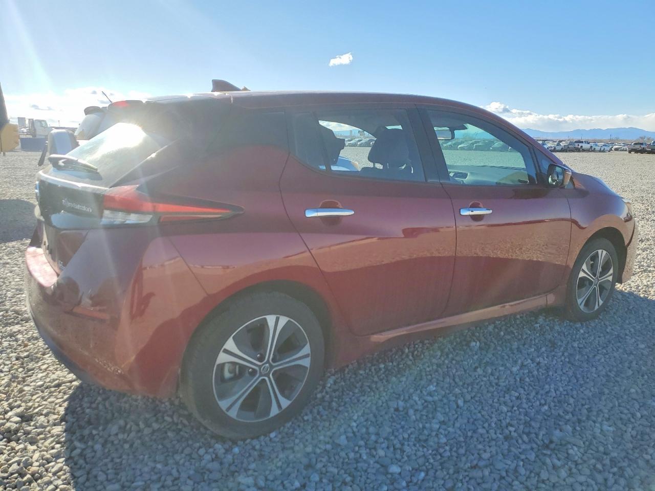 2022 NISSAN LEAF