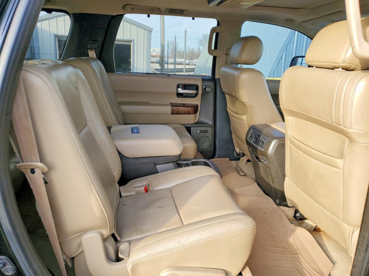 2010 TOYOTA Sequoia