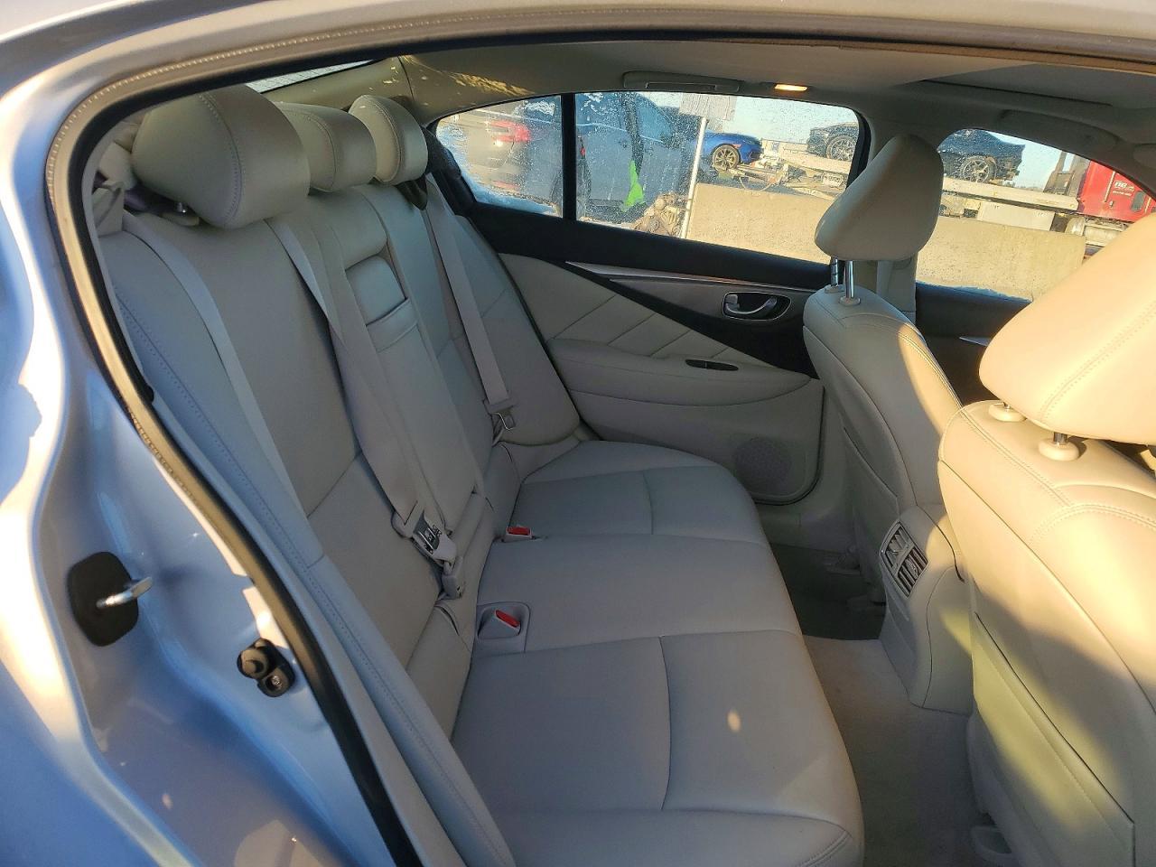 2015 INFINITI Q50