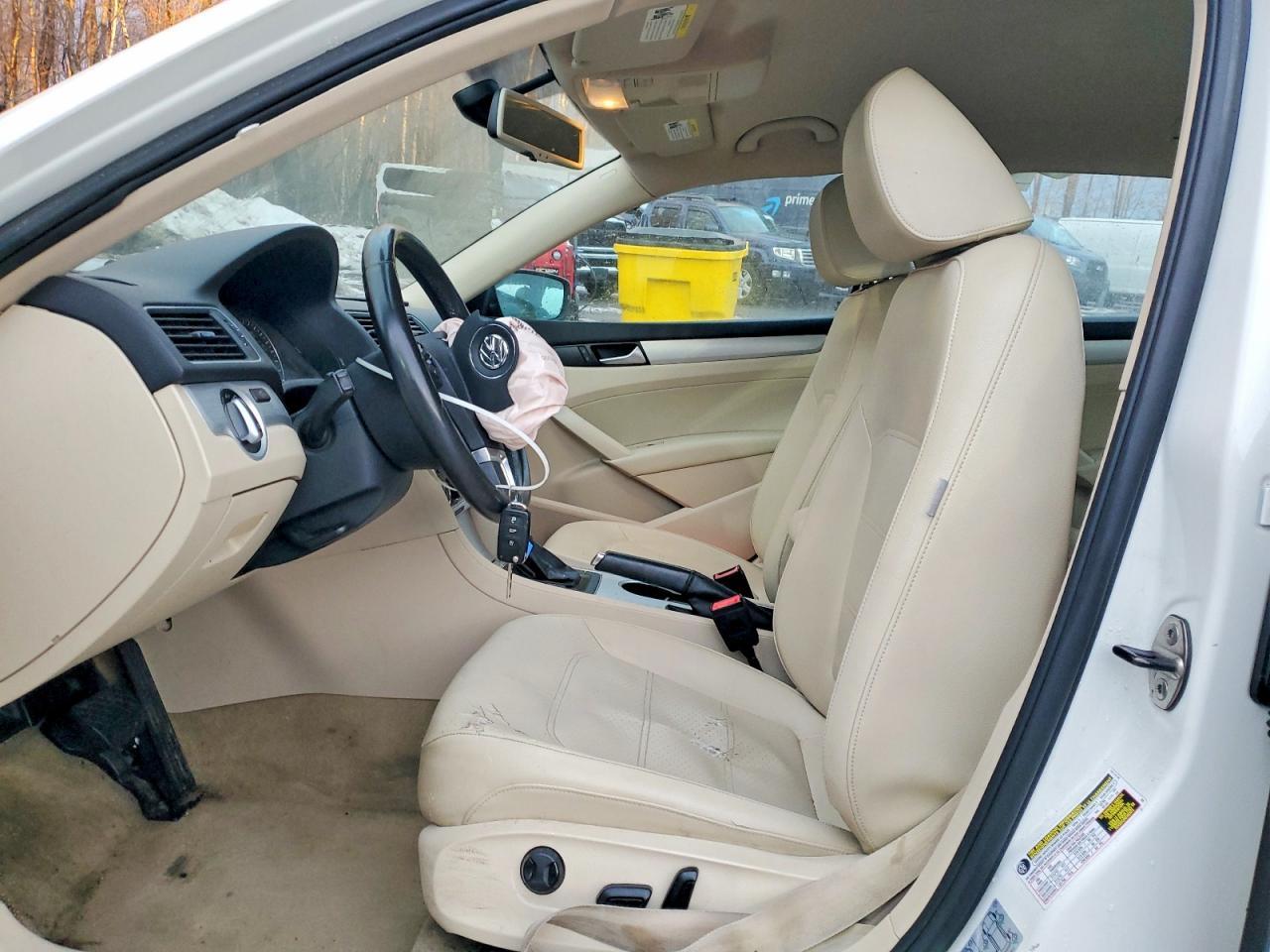 2013 VOLKSWAGEN Passat