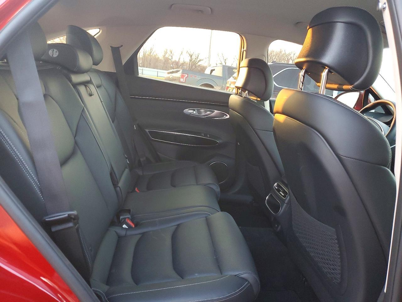 2025 GENESIS GV70