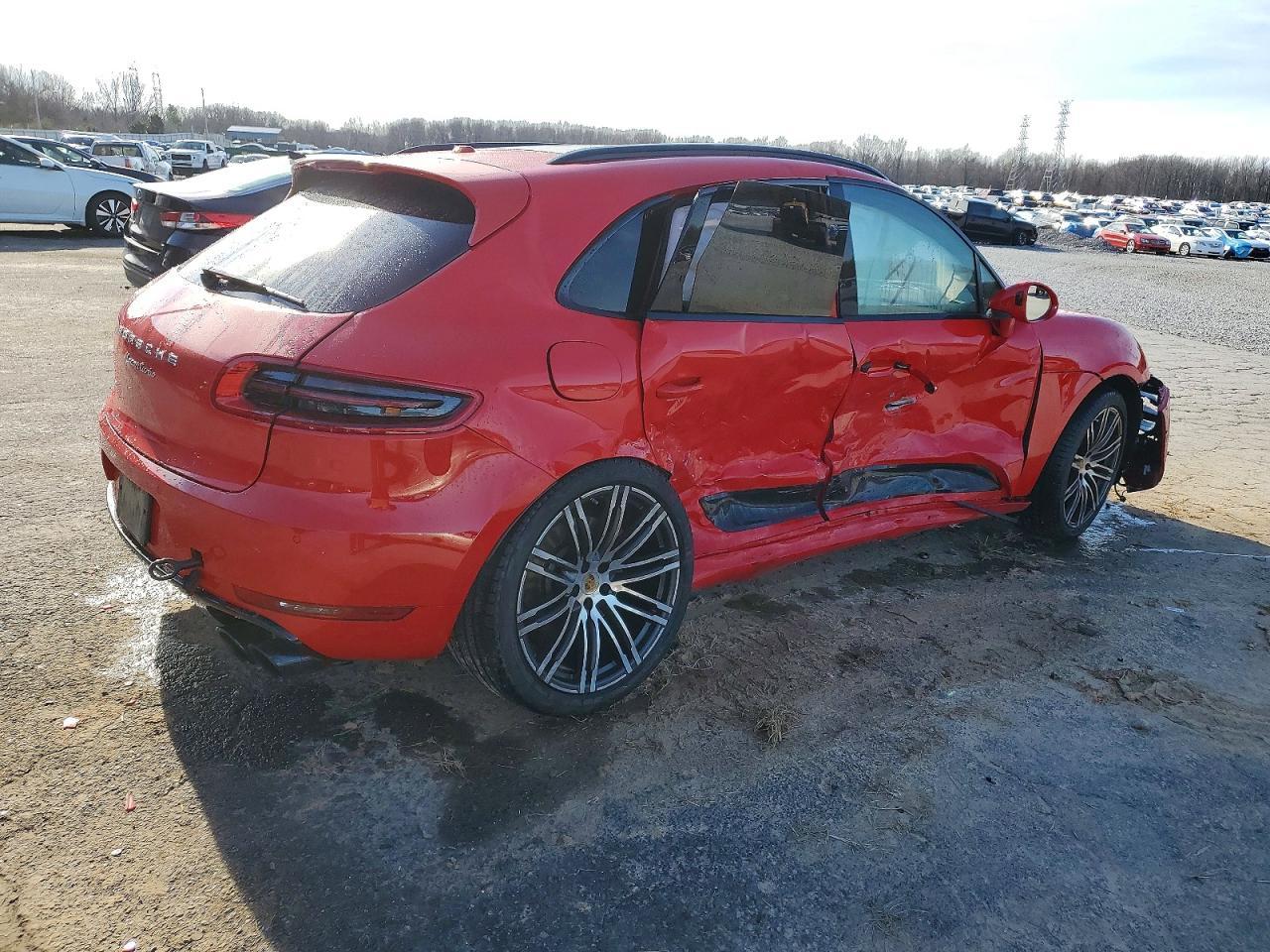 2016 PORSCHE Macan