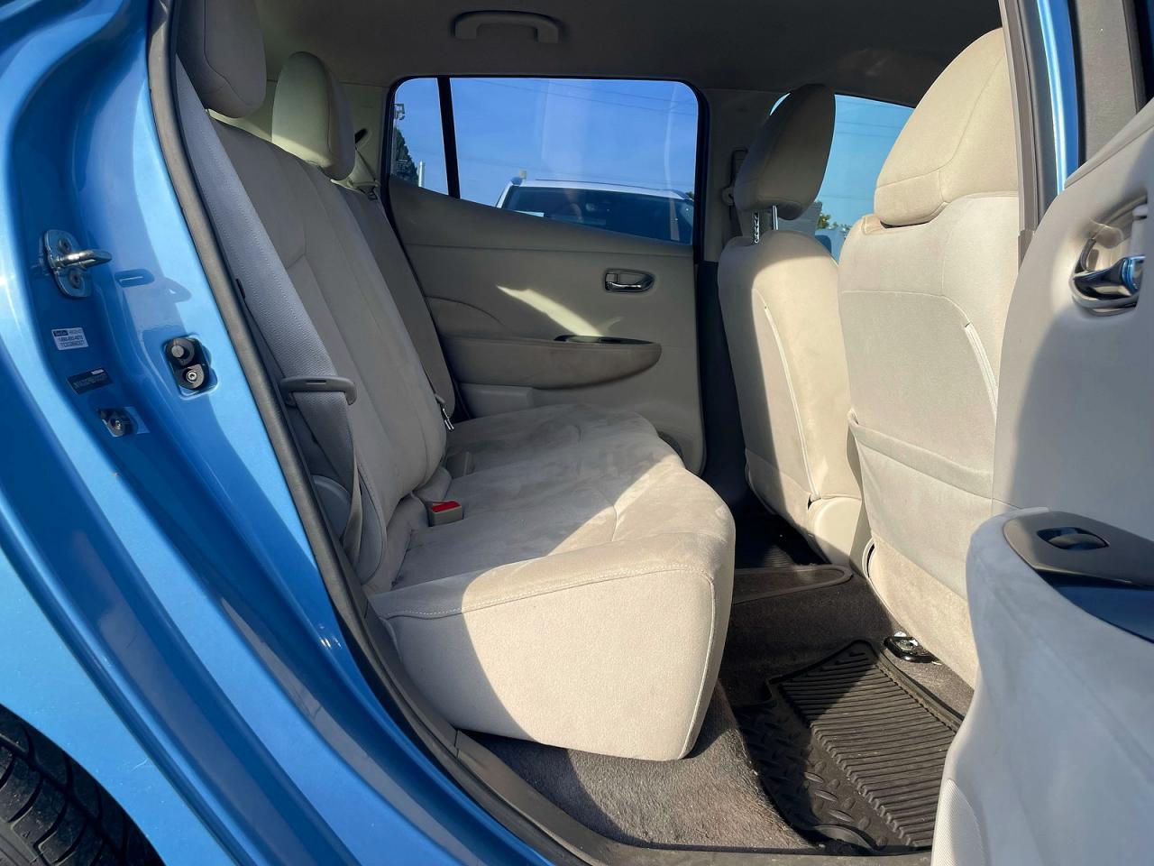 2011 NISSAN LEAF