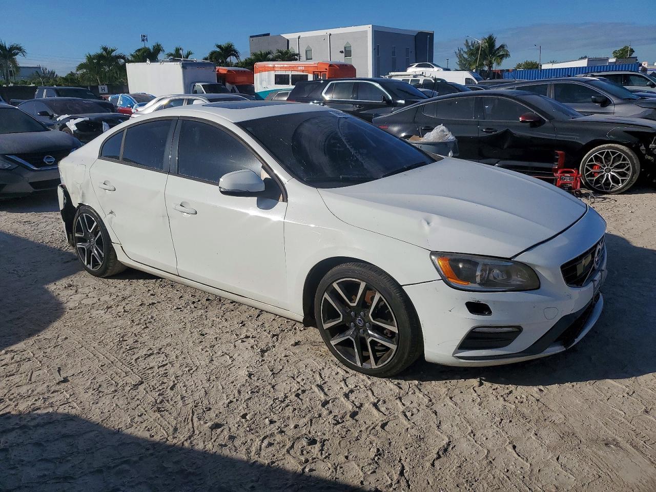 2017 VOLVO S60