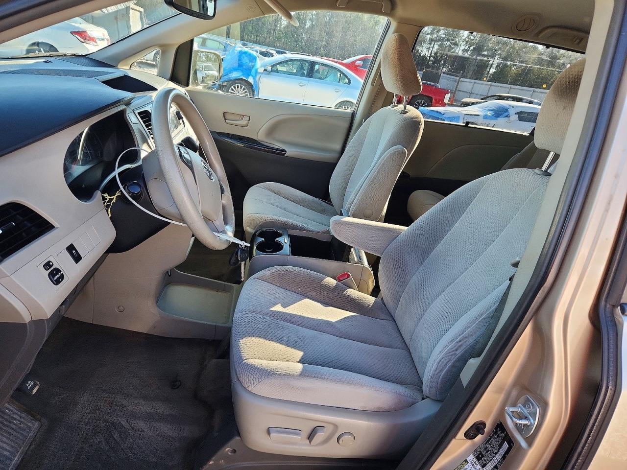 2013 TOYOTA SIENNA