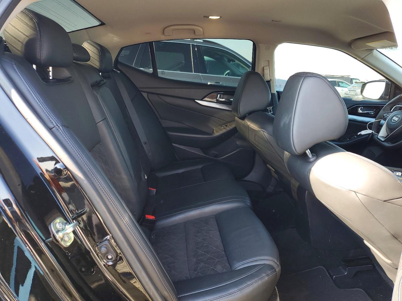 2017 NISSAN Maxima