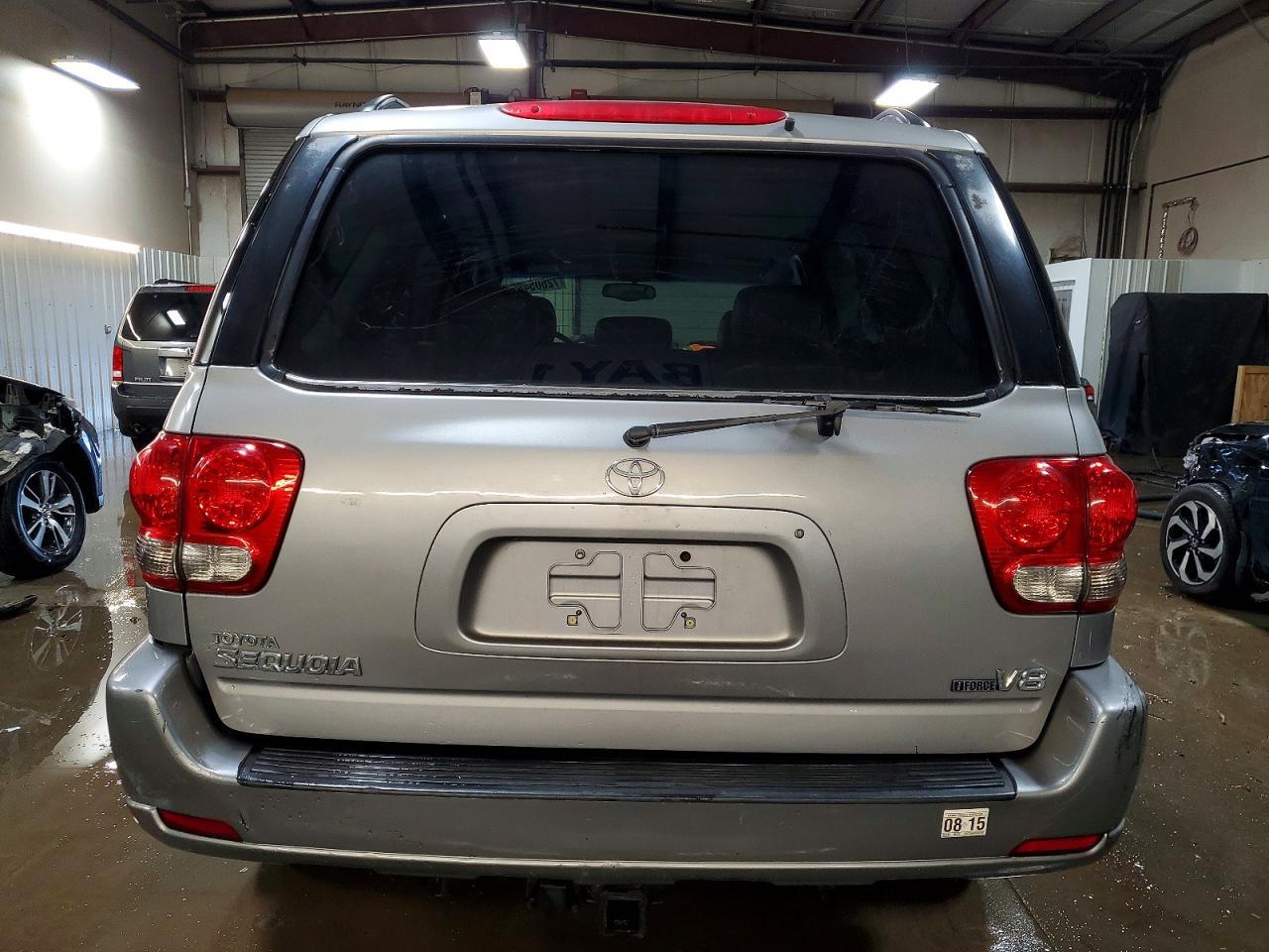 2005 TOYOTA Sequoia