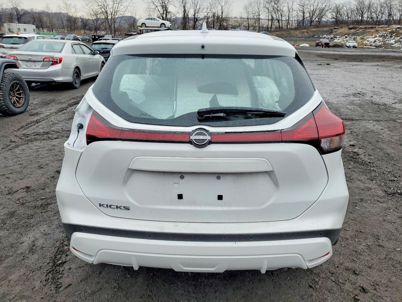 2025 NISSAN KICKS