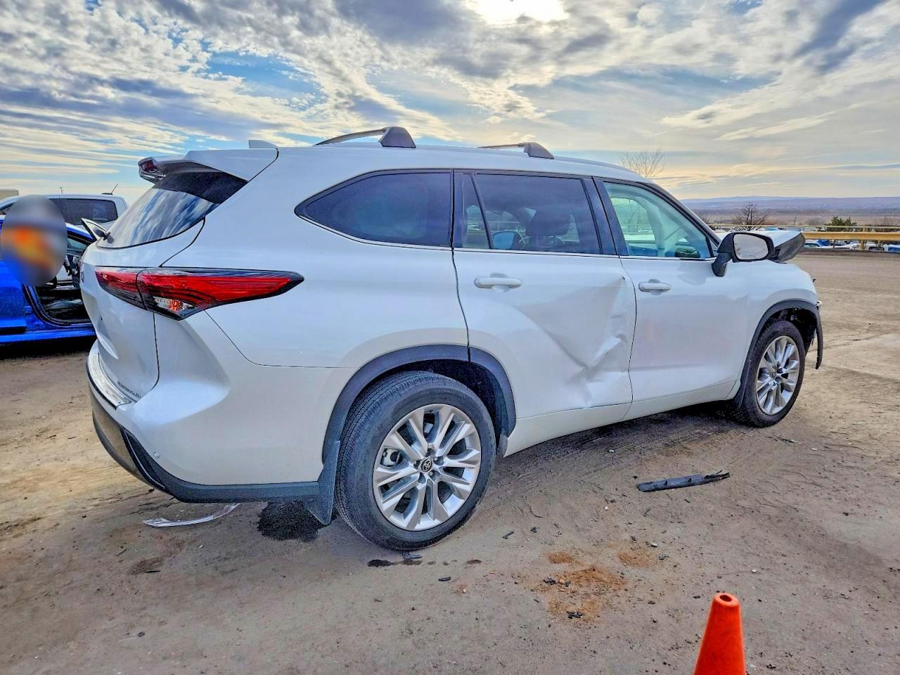2023 TOYOTA HIGHLANDER