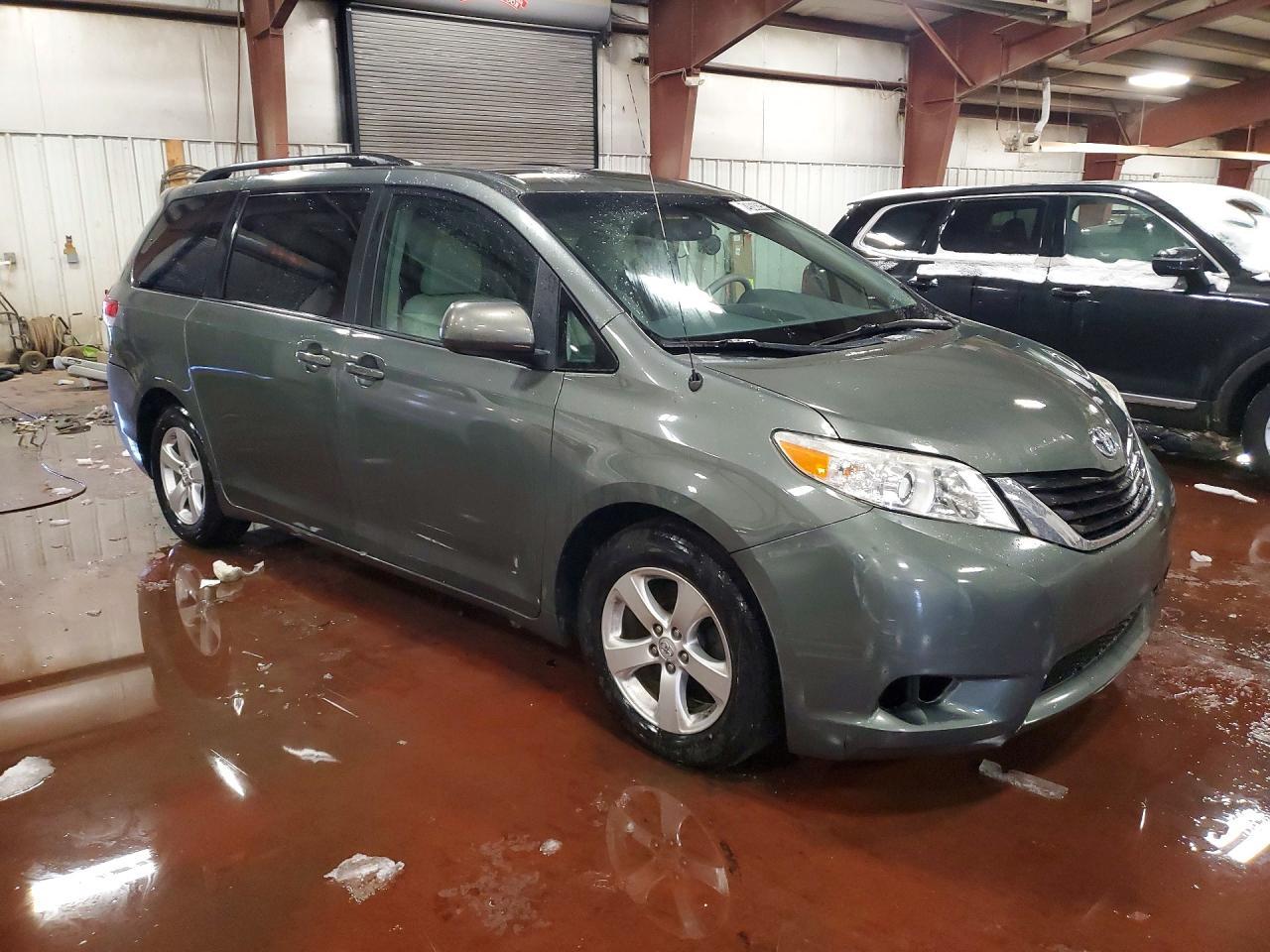 2014 TOYOTA SIENNA