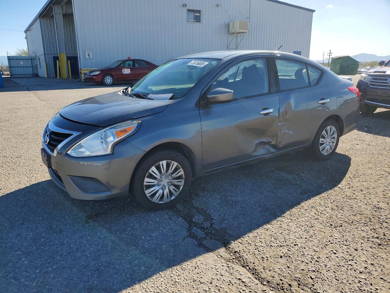 2017 NISSAN VERSA