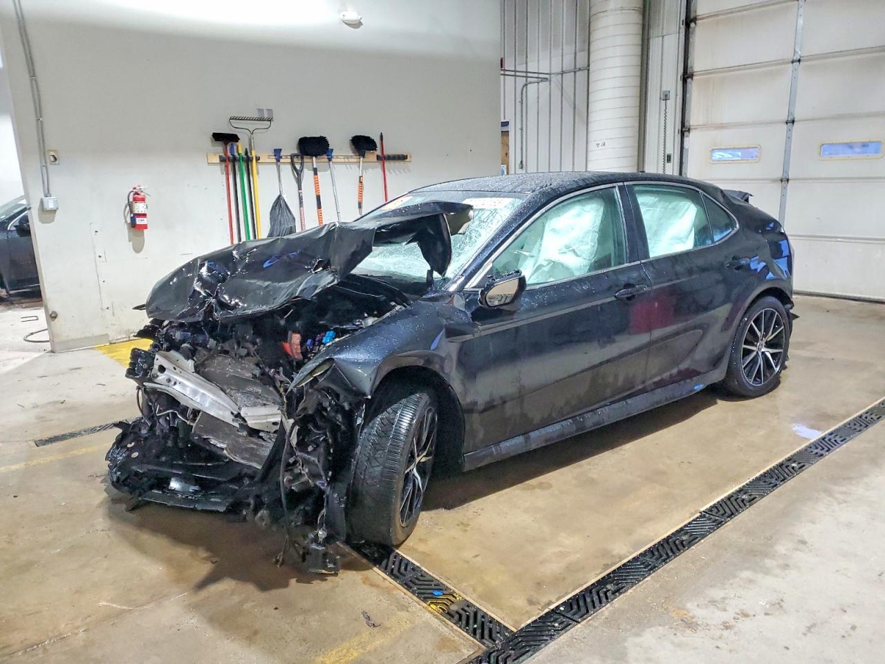 2023 TOYOTA CAMRY