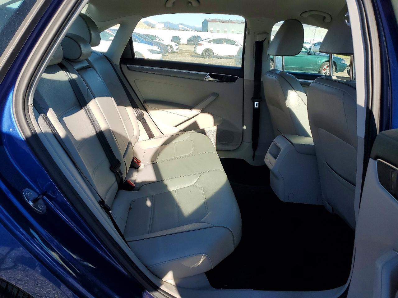 2017 VOLKSWAGEN Passat
