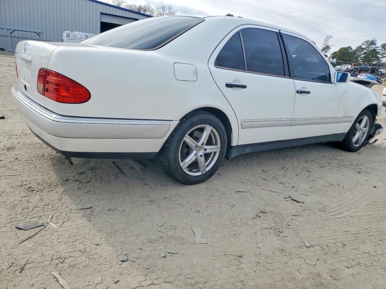 1997 MERCEDES-BENZ E-Class