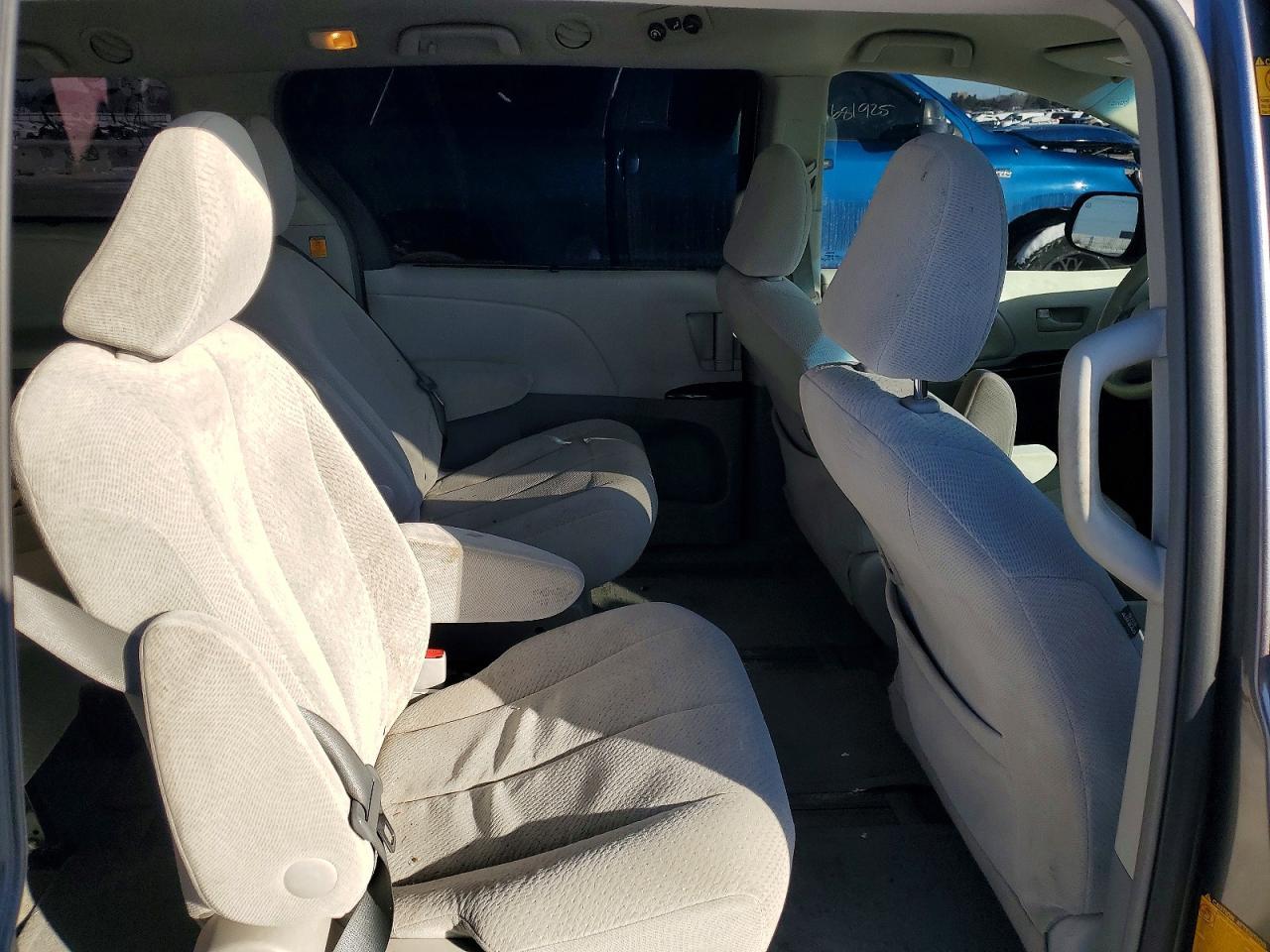 2011 TOYOTA SIENNA