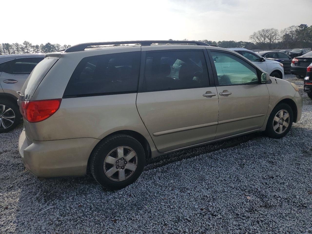 2010 TOYOTA SIENNA