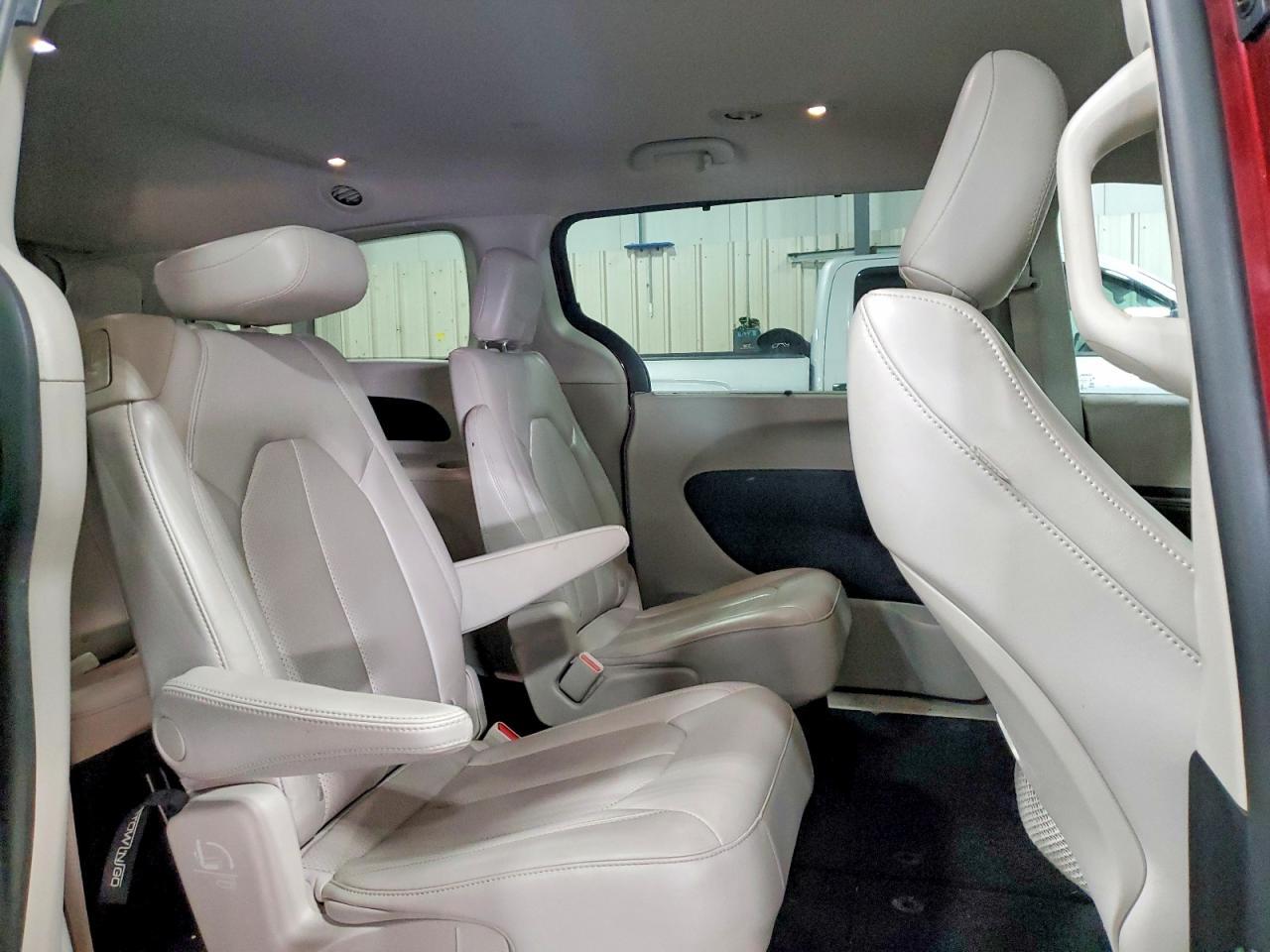 2021 CHRYSLER Voyager