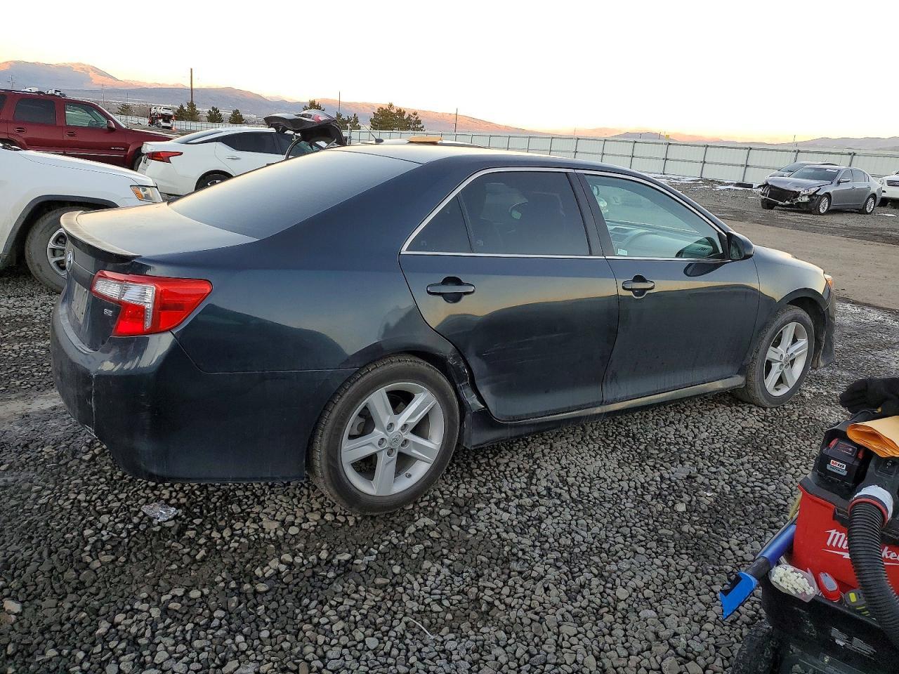 2014 TOYOTA CAMRY