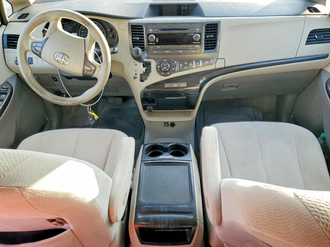 2013 TOYOTA SIENNA
