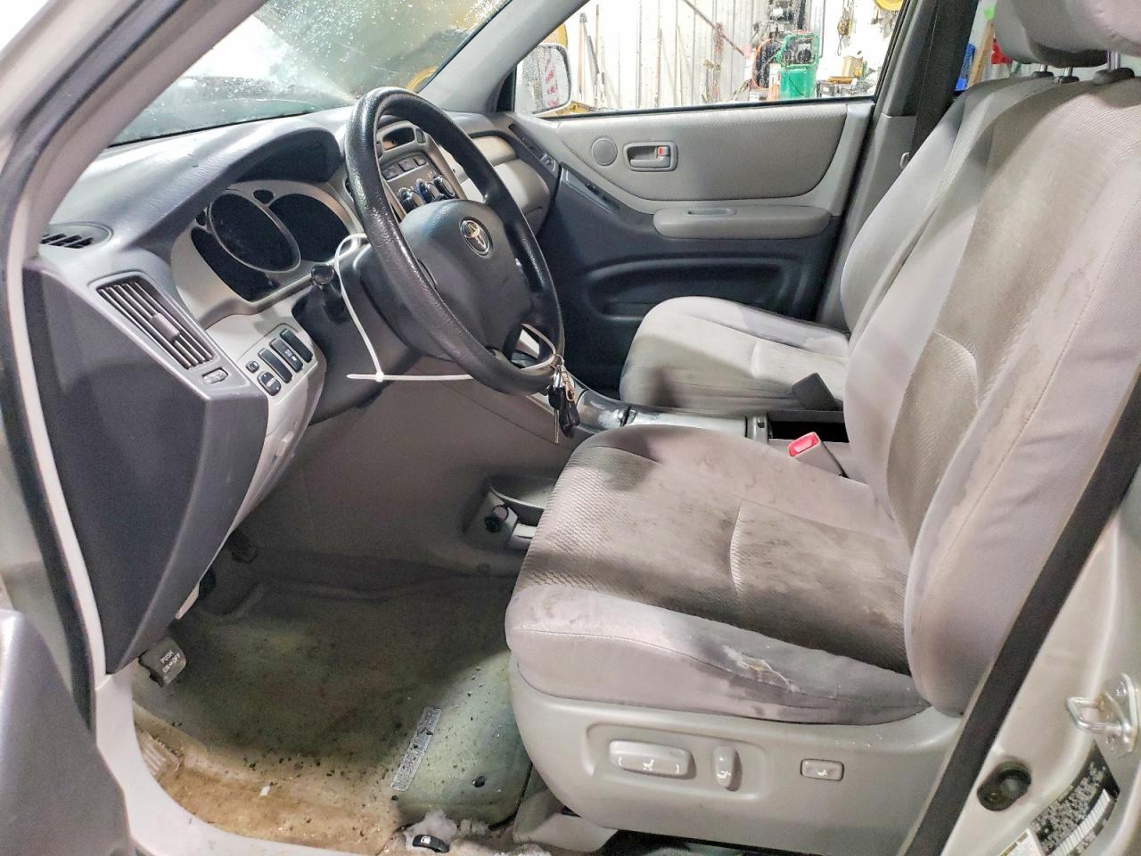 2004 TOYOTA HIGHLANDER