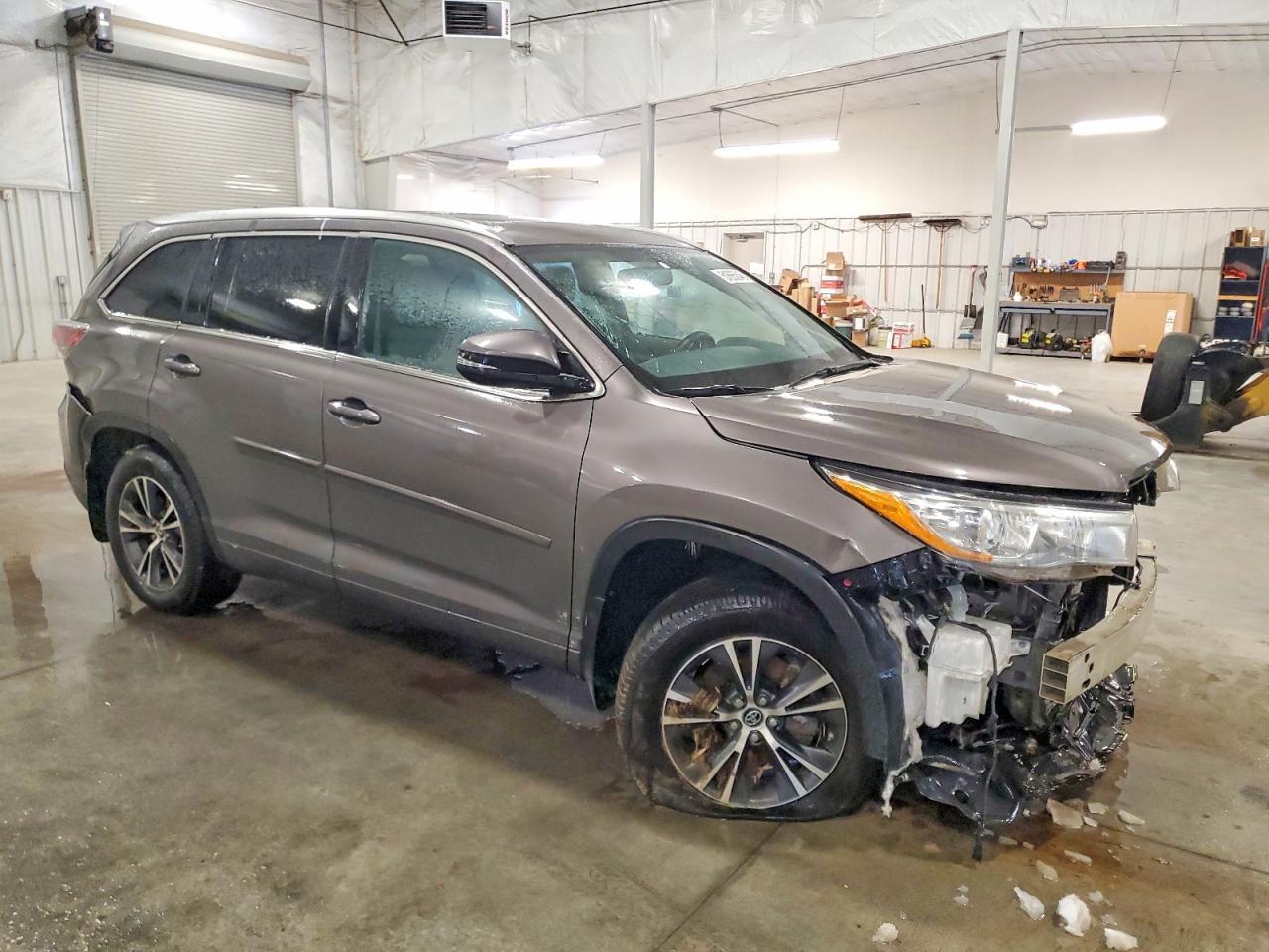 2016 TOYOTA HIGHLANDER