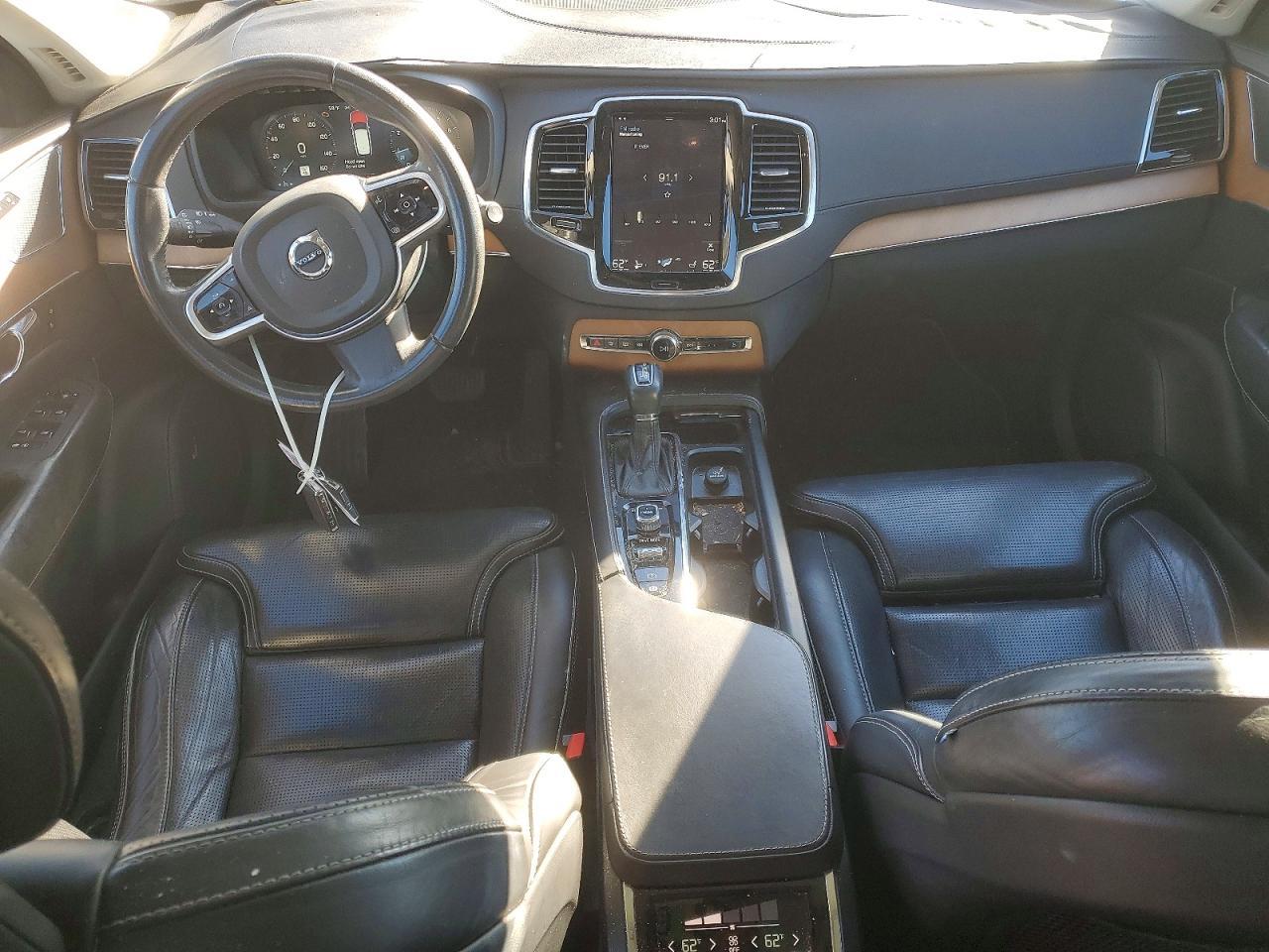 2016 VOLVO XC90