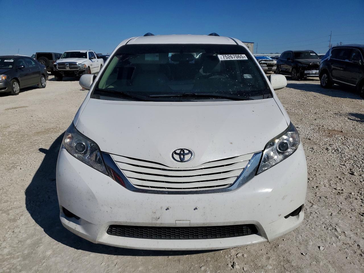 2015 TOYOTA SIENNA