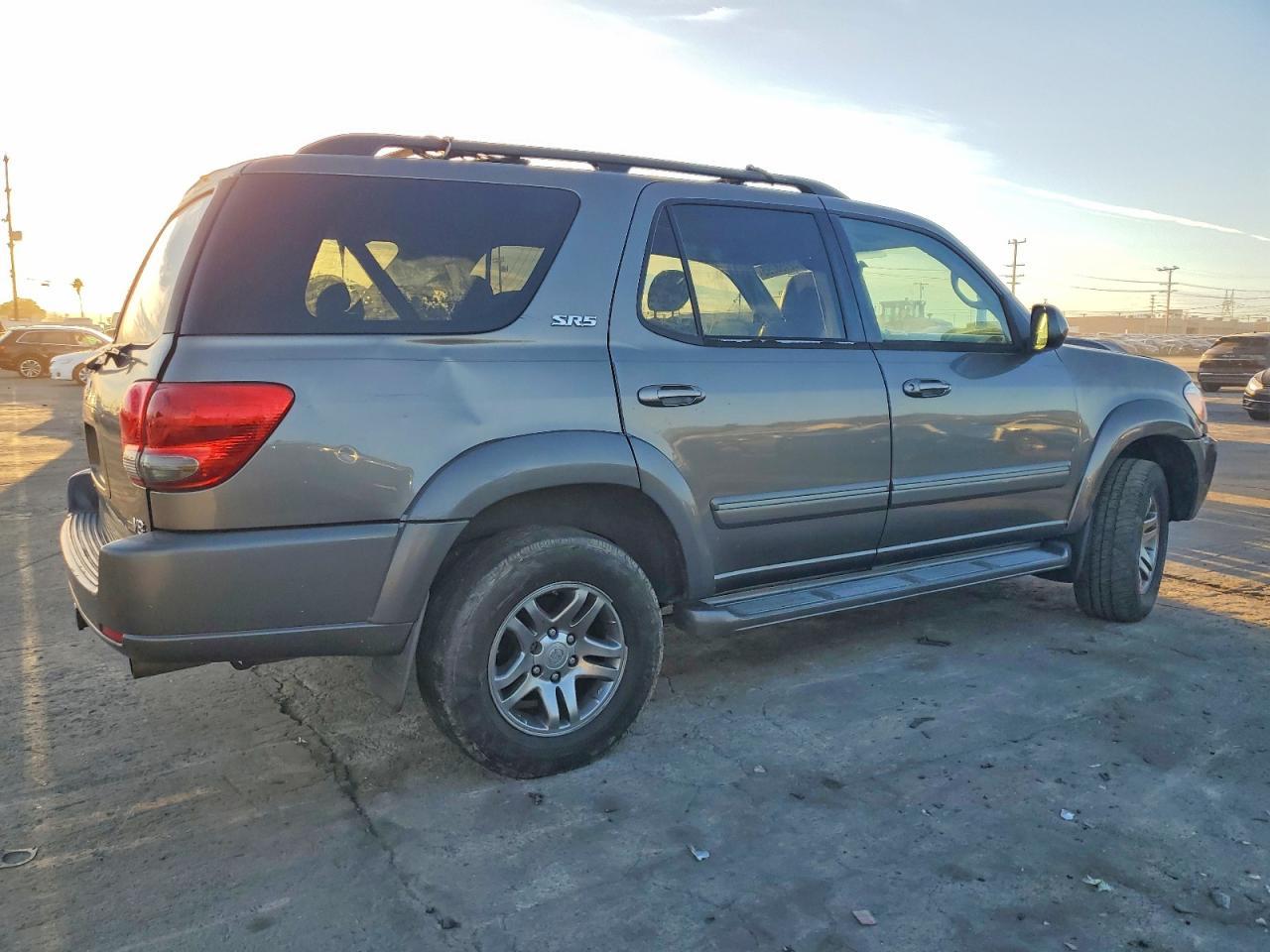 2005 TOYOTA Sequoia